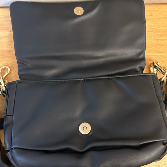 Steve Madden Black Puffer Shoulder Strap/ Crossbody Strap Bag - Picture 8 of 15